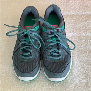 Women’s Nike Revolution 2